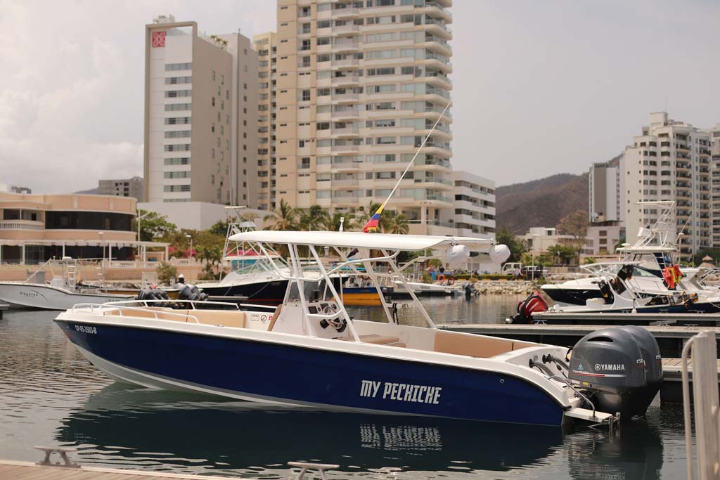 lancha de lujo my pechiche alquiler de yates en santa marta